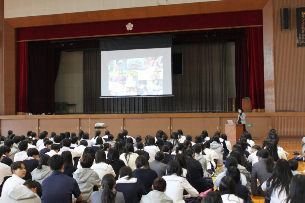 １年生　LHR　外部講師講演会を行いました