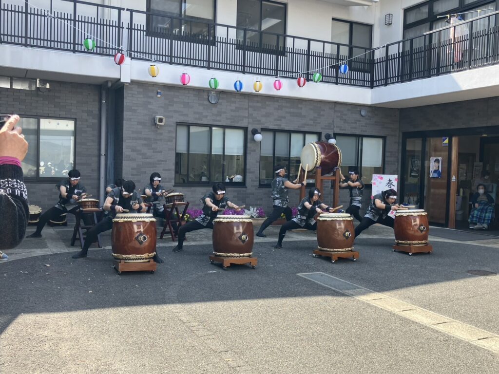和太鼓部 庄の里で演奏