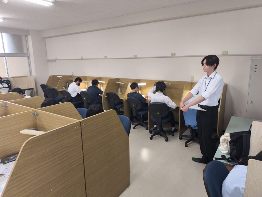 卒業生による母校訪問